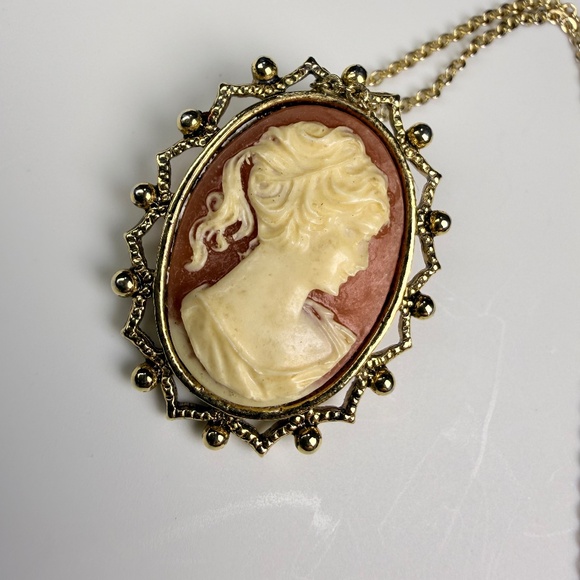 Cameo Brooch/Necklace and Earrings - Picture 8 of 14